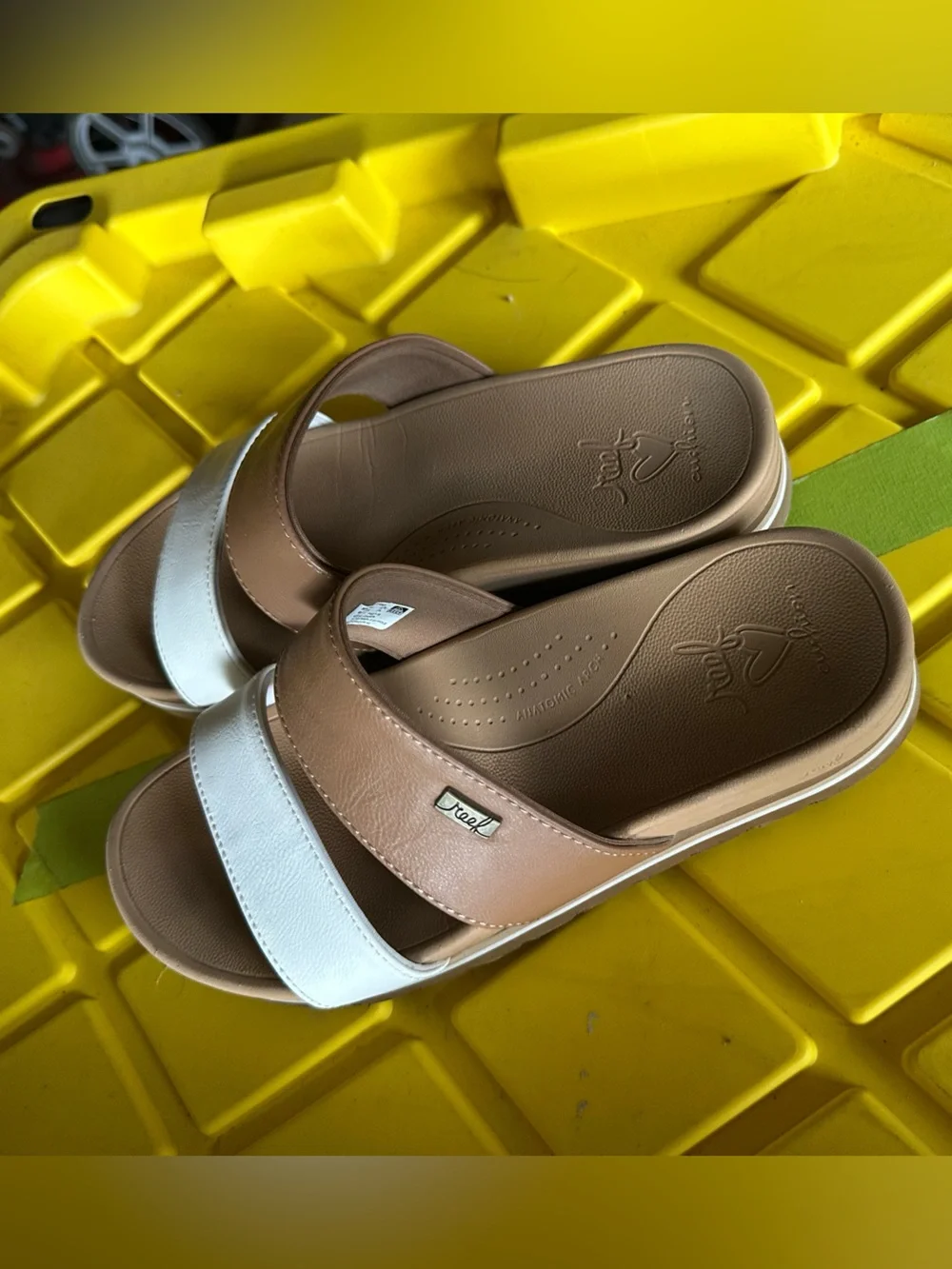 REEF Two-Tone Slide Sandals in Tan and White EUC - size 7